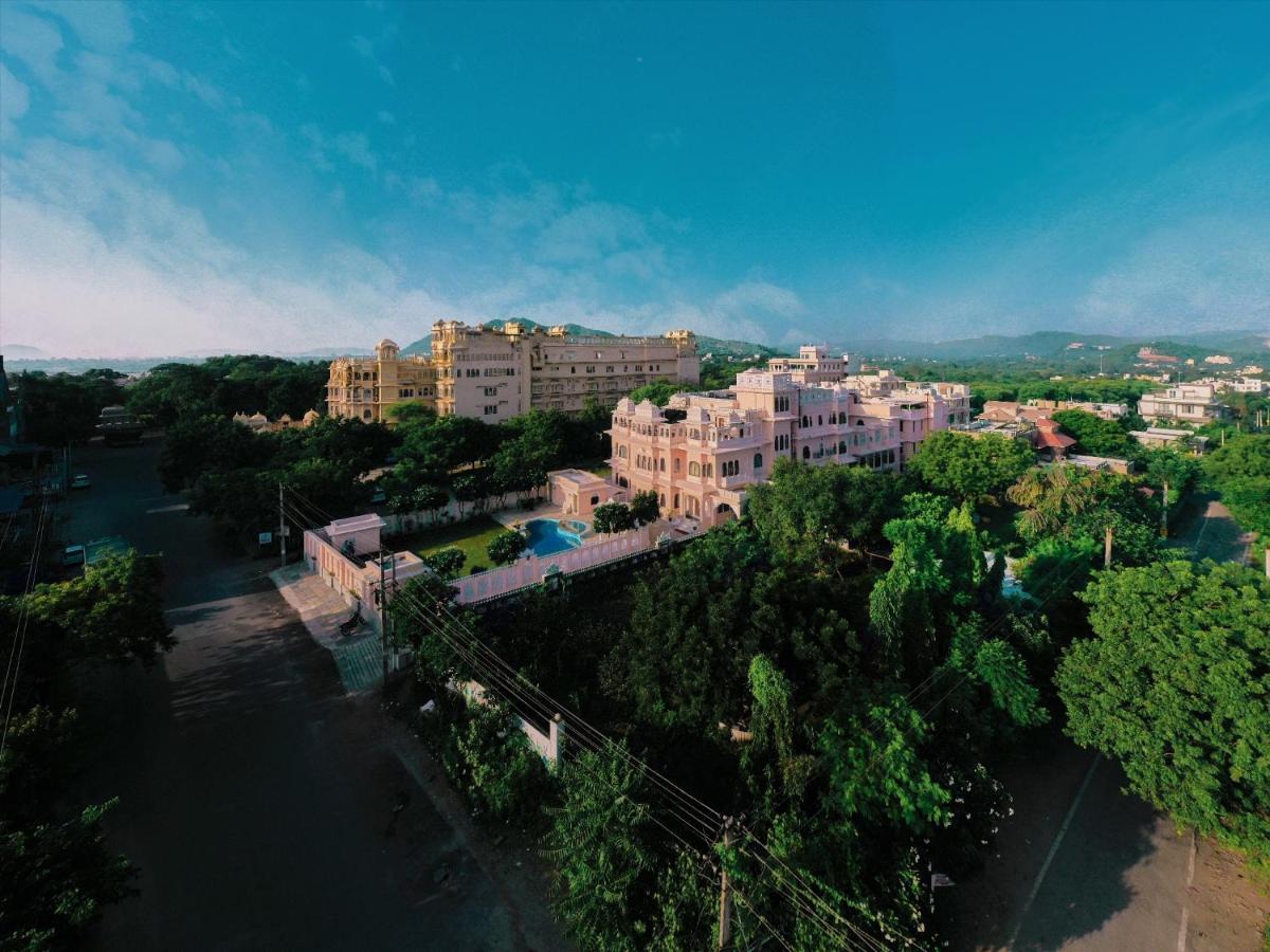 Sterling Jaisinghgarh Udaipur Hotel Exterior photo