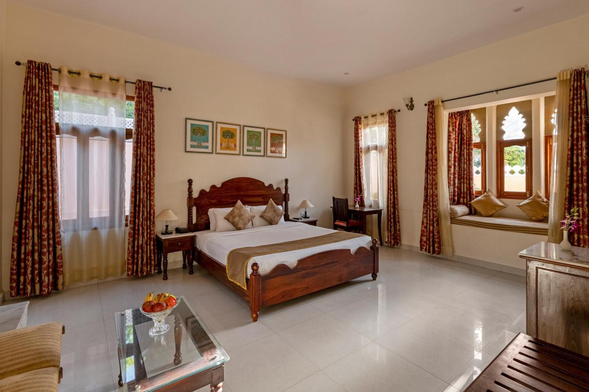 Sterling Jaisinghgarh Udaipur Hotel Exterior photo