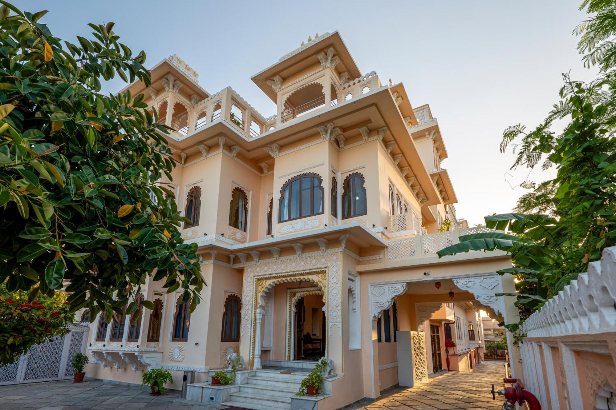 Sterling Jaisinghgarh Udaipur Hotel Exterior photo