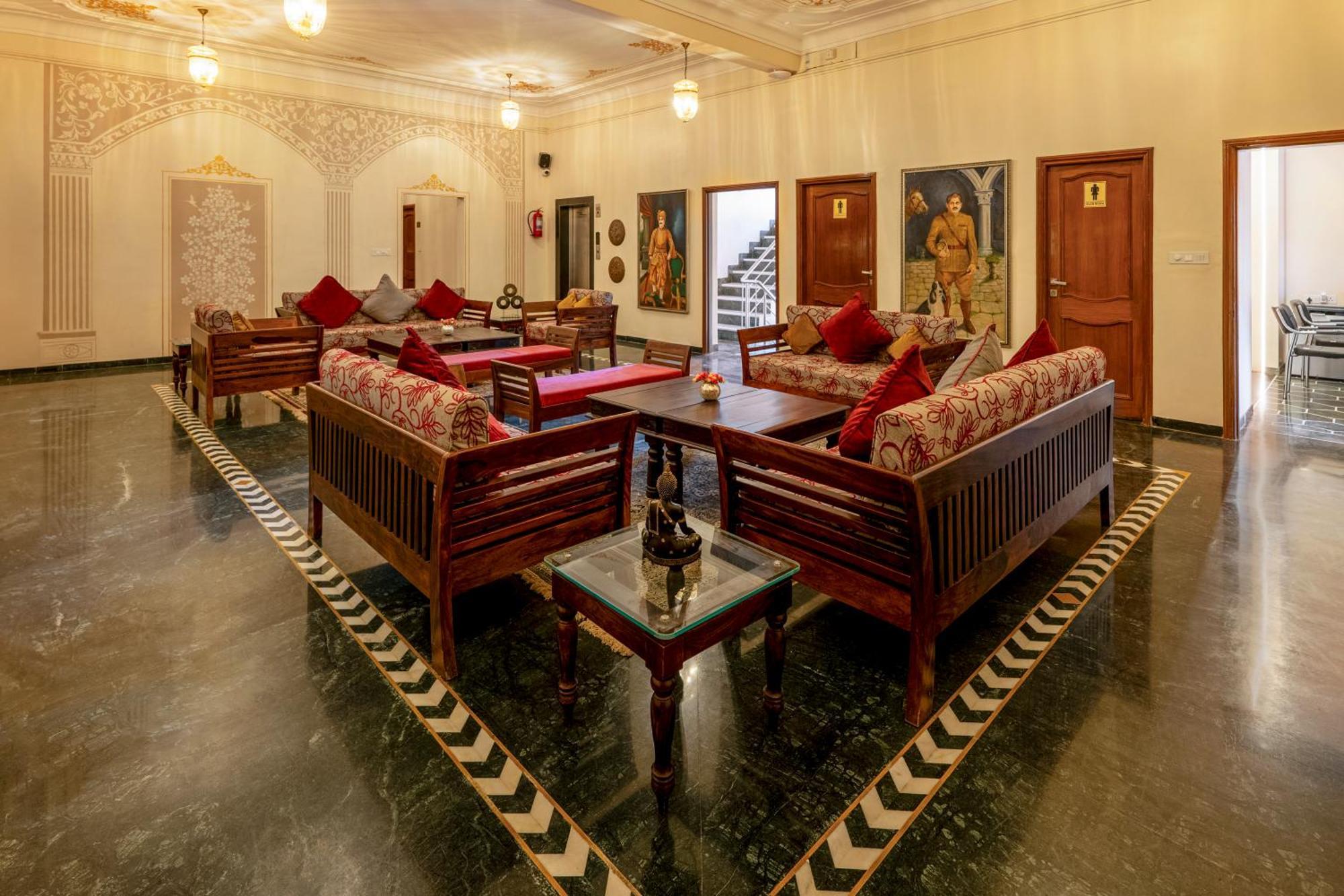 Sterling Jaisinghgarh Udaipur Hotel Exterior photo