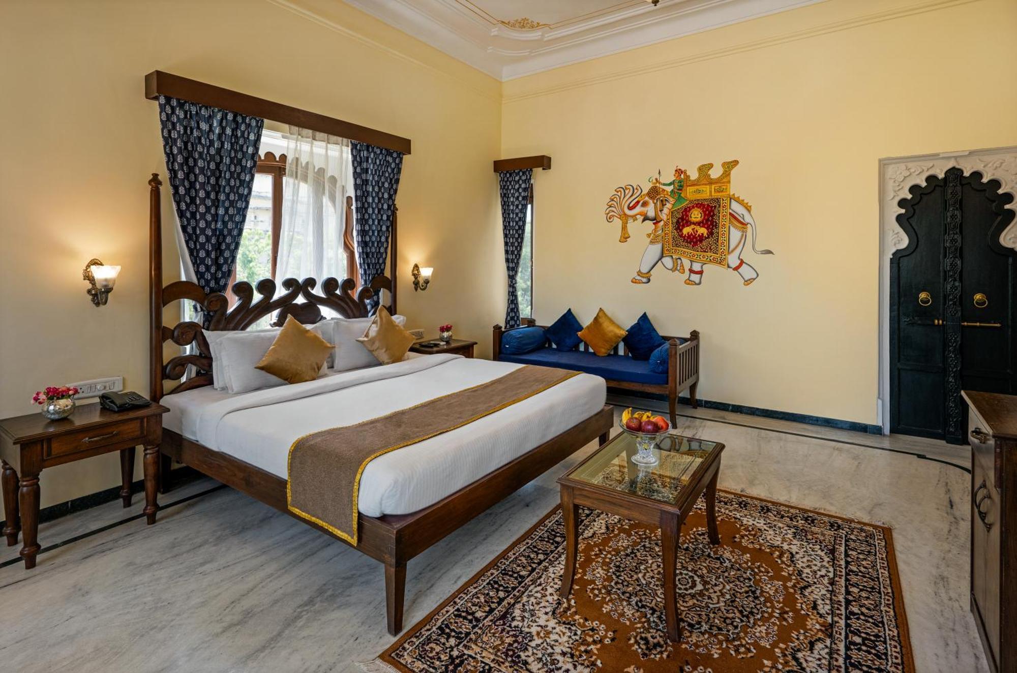 Sterling Jaisinghgarh Udaipur Hotel Exterior photo