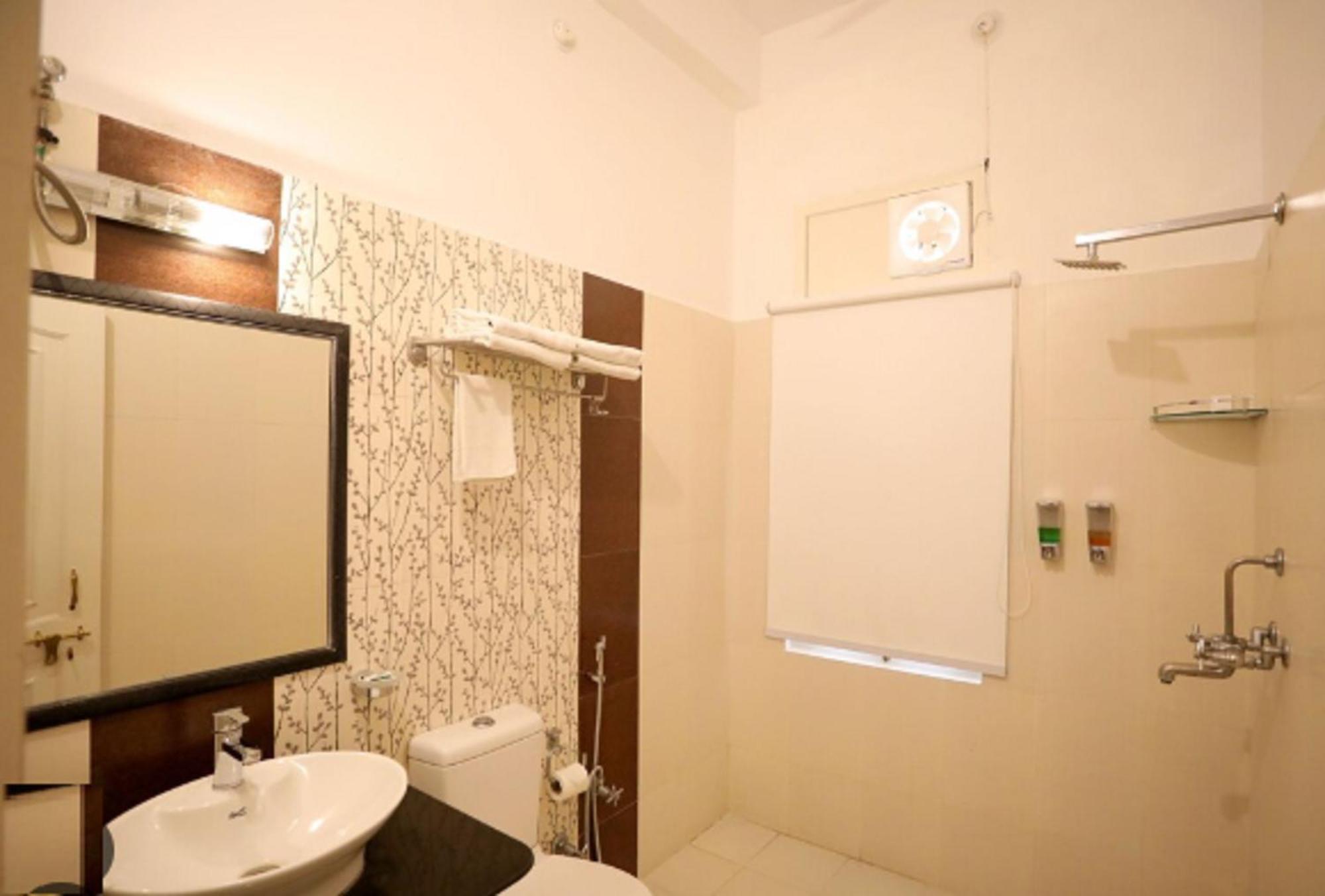 Sterling Jaisinghgarh Udaipur Hotel Exterior photo